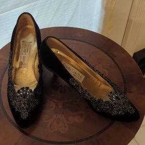 Nordstrom Privat Collection. Beaded Floral Velvet Dress Shoes.       Size 9 AA.